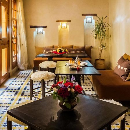 Riad Tigmi Kenza ティーズニート エクステリア 写真