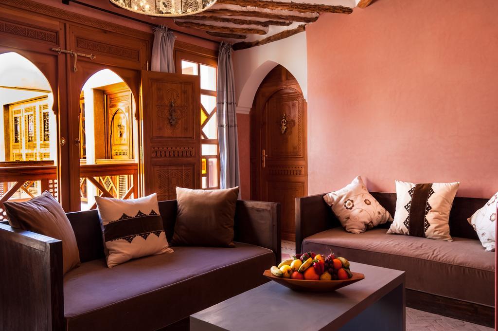 Riad Tigmi Kenza ティーズニート エクステリア 写真