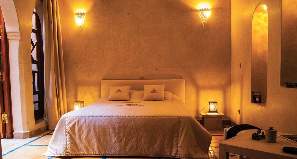 Riad Tigmi Kenza ティーズニート エクステリア 写真