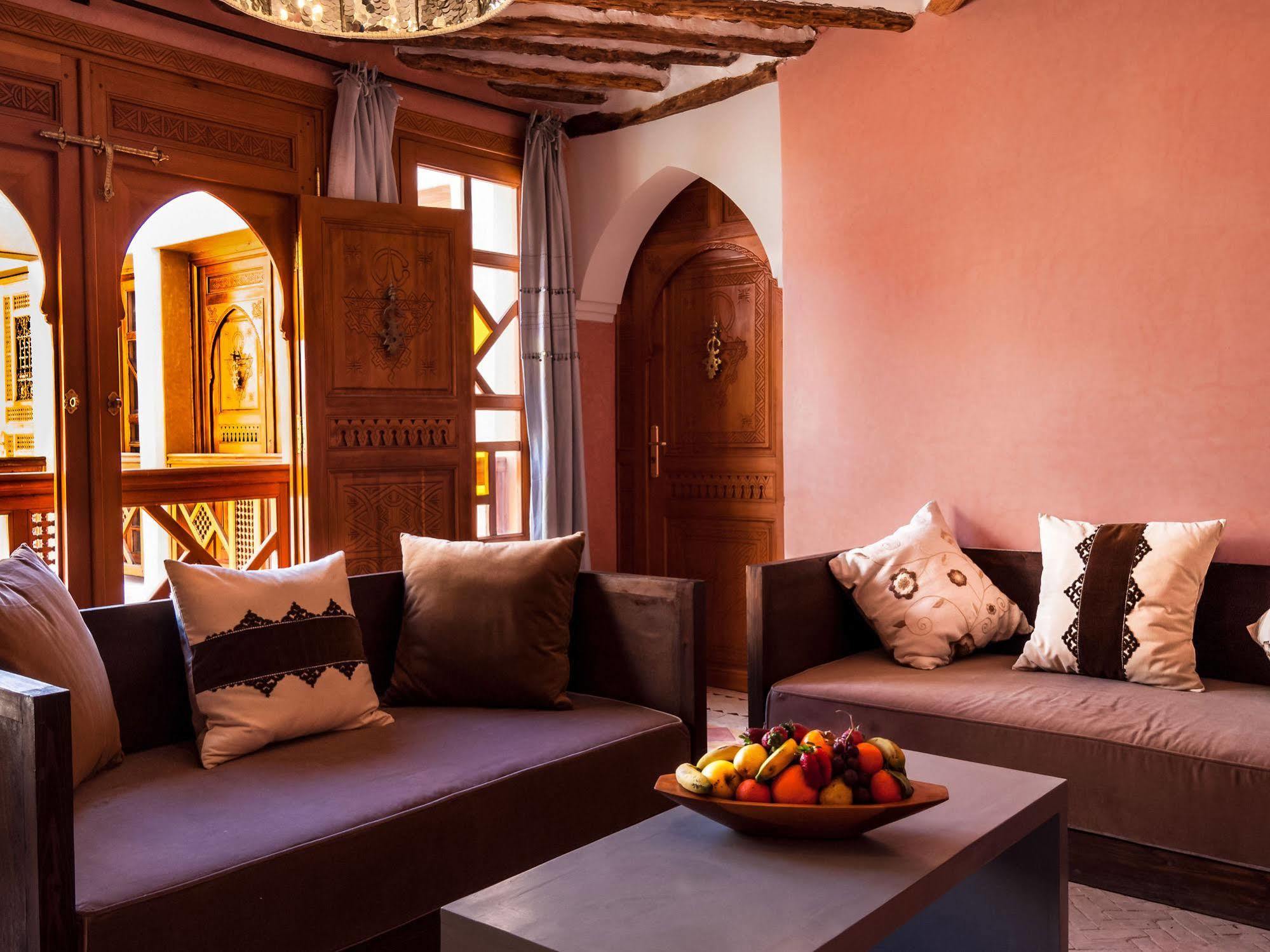 Riad Tigmi Kenza ティーズニート エクステリア 写真
