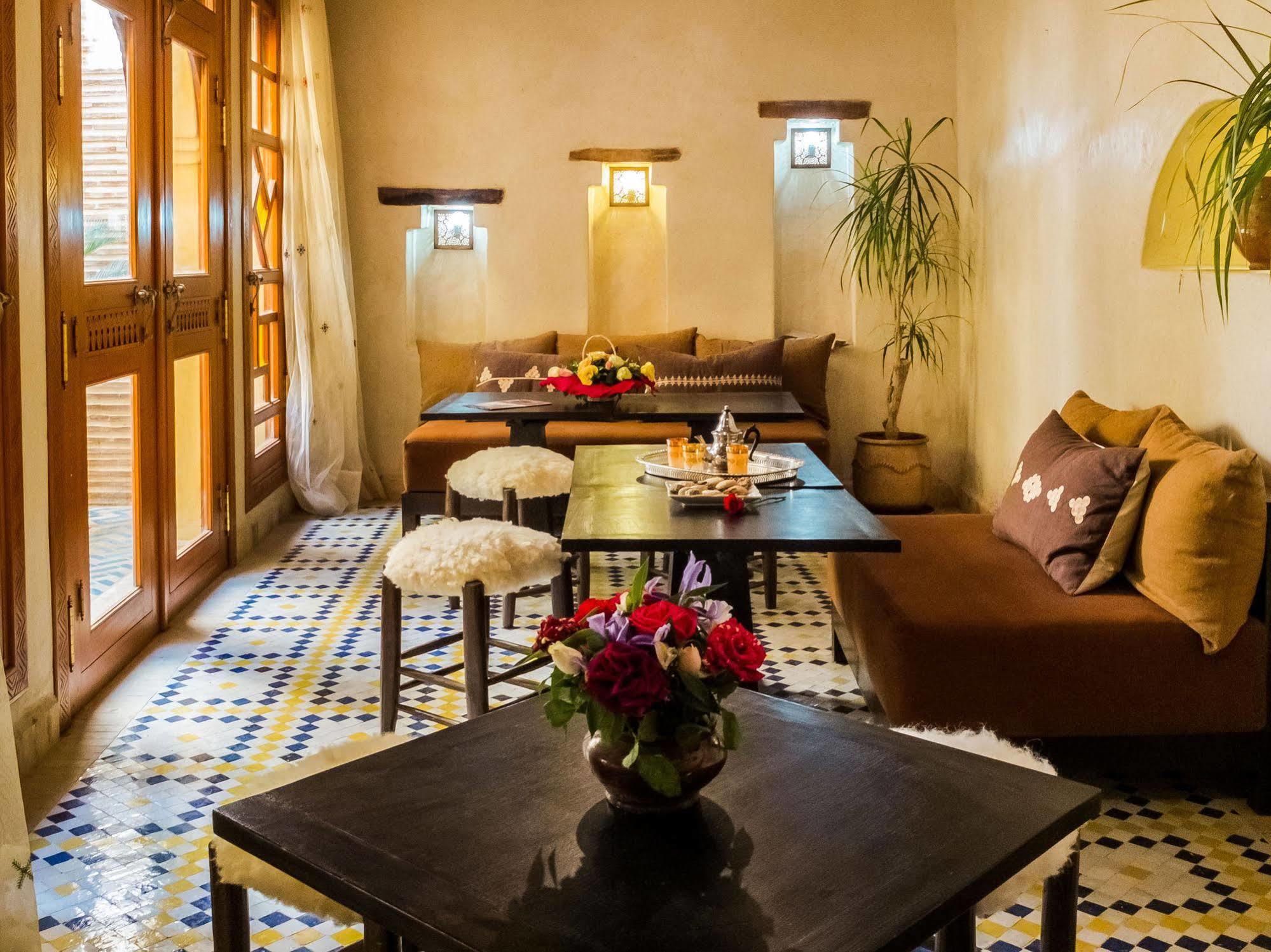 Riad Tigmi Kenza ティーズニート エクステリア 写真
